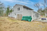 2 Mi to Beach: Falmouth Group Getaway w/ Game Room - Parkplatz