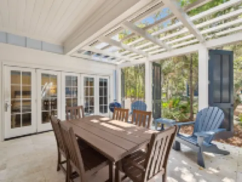 Short Walk to Beach Club, Close to Seaside 3Br Home & Carriage House Home Hotels in Seaside