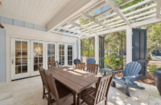 Short Walk to Beach Club, Close to Seaside 3Br Home & Carriage House Home