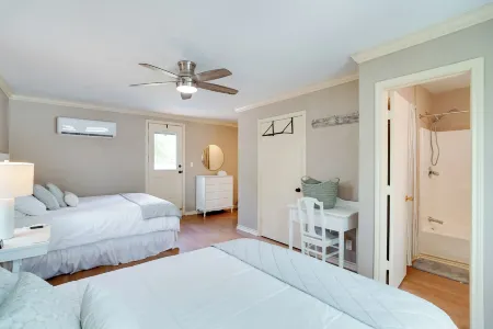 'lakeside Haven' w/ Deck & Views in Jefferson!