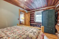 Dock, Fire Pit Historic Lakefront Cabin in Mercer - Pet friendly