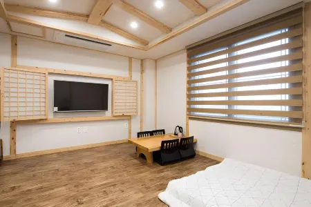 Jeju Flyjin House Pension Отели рядом с достопримечательностью «Geomunoreum»