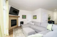 Golf Retreat • Hot Tub, EV Charger & DreamCloud Comfort • New Single-Level Home