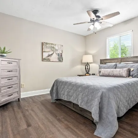 NEW!Charming 2-bedroom apartment in Auburn close to Campus!