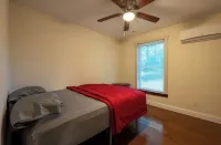 Elmhurst House/ Town-House - Gnd Floor - 3Bd Catskill Mtn View