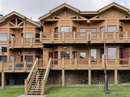 Mountain top spacious townhome in 7 Springs Southwind