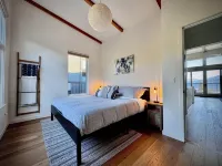 River Breeze - Modern luxury townhome, right in downtown w/panoramic river view.