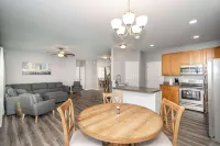Ark & Creation Retreat For 12! Hotels in Walton