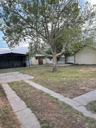 Charming 2-bedroom house in central Hobbs!