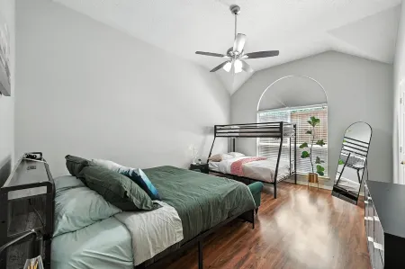 Stylish Oasis in Carrollton w/ Pool, Big Master,Media Room, Ping Pong Near Ktown Отели в г. Кэрролтон