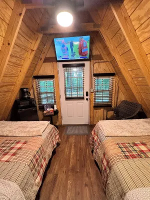 Cozy A-frame cabin just 1/4 mile from Lake Hartwell - perfect for anglers