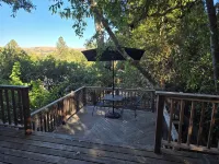 Peaceful retreat in the woods close to town