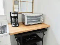 #8 Downtown Apt -Historic main street - King Bed