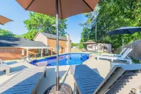 Serene Modern Getaway with Pool&games