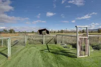 Pet-Friendly Stevensville Home w/ Mountain Views! - parking