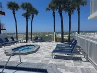 Stunning Beach Views from Balcony in Upscale Beachfront Condo with Pool and Spa 마데이라비치 호텔