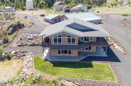 Stunning Lake Roosevelt views and accommodations from our Lincoln residence