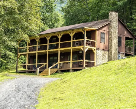 Springmaid Mountain Retreat & Stables Hotels in Mitchell County