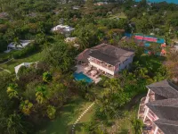 Private Pool Villa at Coral Sands – Steps to Pink Sand Beach & Resort Amenities Отели в г. 