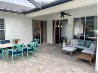 Cheerful 4 Bed, 3 Bath Home with Screened Pool Hotels in Winter Haven