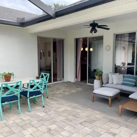 Cheerful 4 Bed, 3 Bath Home with Screened Pool