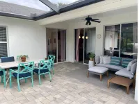 Cheerful 4 Bed, 3 Bath Home with Screened Pool Hotel di Winter Haven
