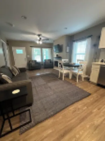 Cozy, Quiet & Private 3 BR Home! 15 Min to CLT Airport! 貝爾蒙特酒店