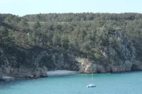 2-person house with sea view 600 meters from the beach Hotels in Plomodiern