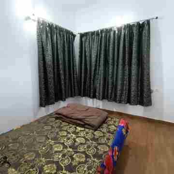 3 Bedroom Condo near Fatehsagar Lake Rooms