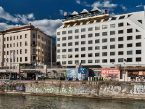 Radisson Red Vienna Hotels near Schottenring Metro Stop