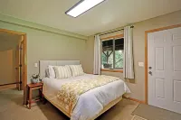 Come and enjoy our Cozy Coastal Cabin