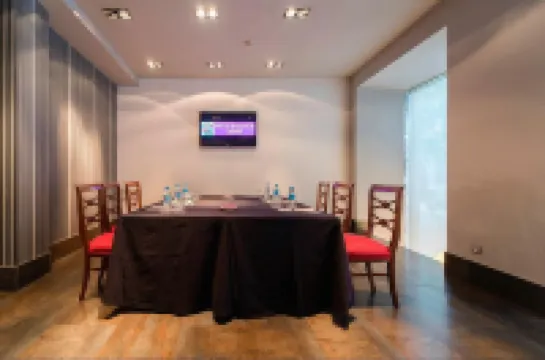 Petit Palace Tres Cruces