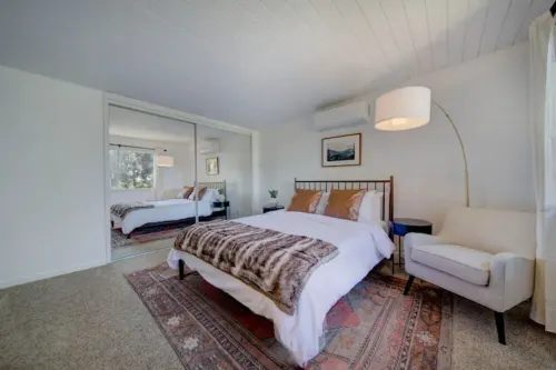 Glass Cabin Under the Pines • Hot Tub • Seclusion