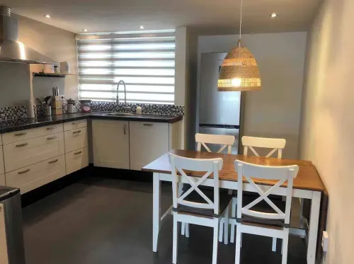 Spacious apartment within walking distance of the beach Hotels in De Koog