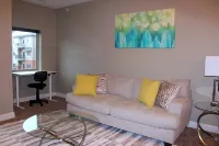 2-bedroom apartment in W. Des Moines.  Close to Jordan Creek mall, DMU, Top Golf