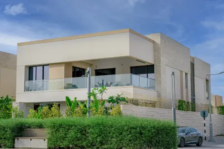 Luxury Holiday House Отели рядом с достопримечательностью «Нью Йорк Юниверсити Абу-Даби»