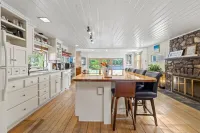 3-story waterfront haven w/ unparalleled views, Hotspring spa, watch our video! Hotels in Gray