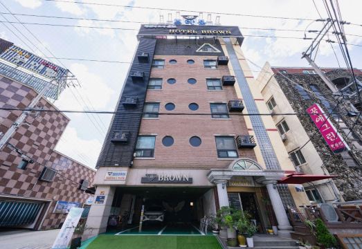 2. 브라운호텔..