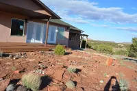 4-bedroom house in tranquil Torrey with WiFi, AC. Enjoy a peaceful getaway!