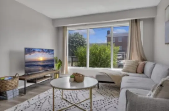 Niagara Family Stay | Near Brock, Falls & Wineries