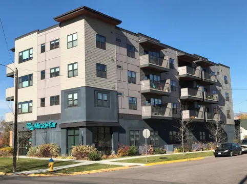 Modern Apt #402 - a Block from St. Pat's Hospital