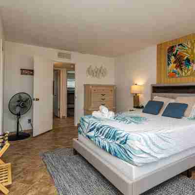Tiki Oasis Rooms