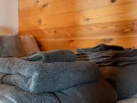 Walliswood Lodge - Rural Retreat - Newly converted, Wood Burner, Air Con, wi-fi 도킹 호텔