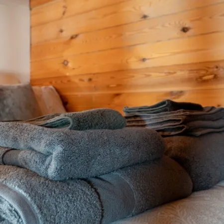 Walliswood Lodge - Rural Retreat - Newly converted, Wood Burner, Air Con, wi-fi Отели в г. Доркинг