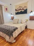 Charming 3-bedroom chalet with WiFi, AC in welcoming Tobyhanna