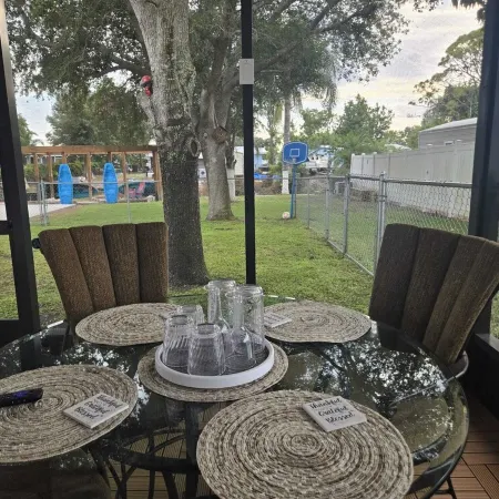 Enjoy Pool, Billiards, Sauna, Access to the Lake