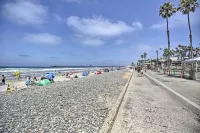 Oceanside Home w/ Yard - Walk to Beach & Pier - Homestays