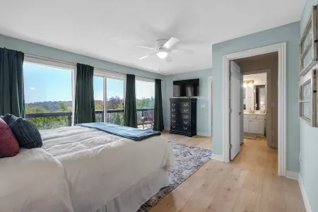 Lakeview Lookout: >Closest Home To Prairie Creek<