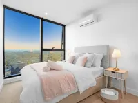 Highrise Skyline Spectacular View Luxury 2B2B1P Hotels in Box Hill