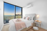 Highrise Skyline Spectacular View Luxury 2B2B1P